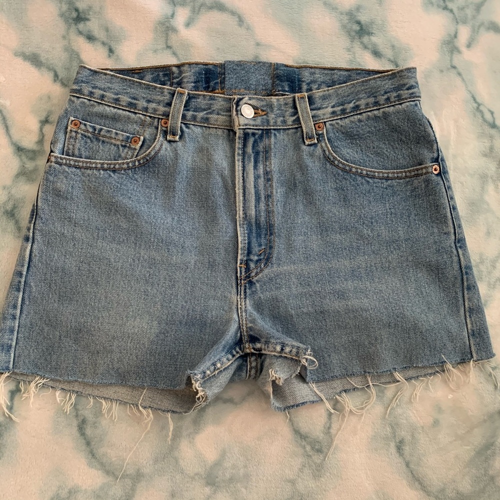 Preowned Vintage Levi’s Blue Denim Shorts 27/28